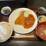 万富久 - 煮込みハンバーグとアジフライ定食
