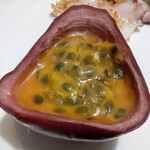 メロディア - パッションフルーツとチアシードのカスタード