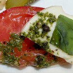 メロディア - "カプレーゼ" モッツアレラチーズとトマト