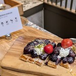 メロディア - ダークチェリー酒粕クリームパイ