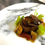 シェ オリビエ - ブルターニュ産子牛フィレ肉、ジロール茸、グリルリーキ