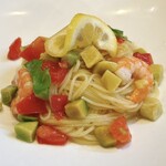 カフェ ポワン - 料理写真:〜冷製〜海老とアボカドの爽やかレモンパスタ