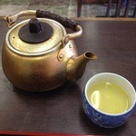 ともえ食堂 - お茶はこう出てこなくっ茶