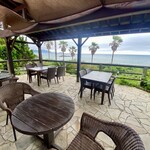 カレント - 玄界灘を一望出来るテラス席！
      この日は記録的ね土砂降りの後だった為、座席が濡れていて断念……(´Д`|||) 