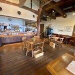 カレント - 店内もいくつか部屋が有りそうな感じ！
      開放感アリアリ⤴︎︎⤴︎