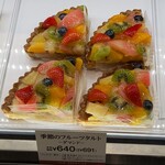 フロプレステージュ - 料理写真:季節のフルーツタルト～ダマンド～
