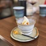 なぎさのハンバーガー - スモークソフトクリーム　薪で燻した塩キャラメルソース