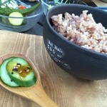 ラ・ウーベ - ラ・ウーベのお昼ご飯「古代米入り玄米とお漬物」