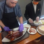 頂粤吉品 - 目の前でカットされます。