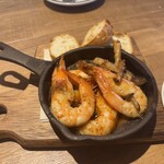 PISOLA - ②海老のアヒージョ(エビが大きい）