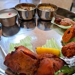 khusi - 手前からタンドリーチキン、シークカバブ、マライティッカ