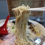 虎ちゃん麺食堂 - 麺は細麺ストレート。