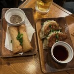 食堂 イヌワシ - エビ春巻き、ジャンボ焼き餃子