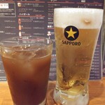 魚串さくらさく - ほうじ茶385円と黒ラベル583円