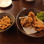 東京湯河原温泉 万葉の湯 - いかげそフライ590円黒胡椒揚げカシューナッツ430円