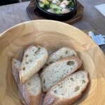 PIZZA&WINE カヤバール - アヒージョのパン