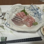 居酒屋四季 - お刺身三種盛り（カンパチ、マグロ、鯛の昆布締め）
