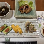 居酒屋四季 - 上段左からもずく酢、鳥のしぎ焼き、アンコウの肝あえ、玉子焼き、明太胡瓜