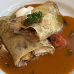 「ミシュカ」キッチン＆バー - ホルトバージ風 肉入りクレープ