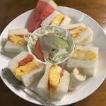 コーヒーサロン チロル - モーニングサービスのミックスサンド800円。ドリンク付き。