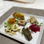 ON the TABLE CHINESE - 