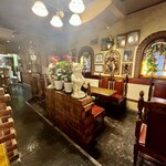 コーヒーサロン チロル - 店内にはステンドグラスやレンガ造りは、ヨーロッパへの憧れを体現しているとの事です。
