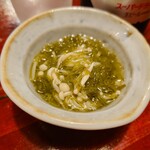 宗平 - お通し350円（めかぶ、もずくとえのきの和え物）