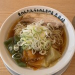 生わんたんらぁめん専門店 赤黄緑 - 