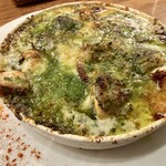 麹町ビストロ 階段の途中 - タコとホタテのエスカルゴバターグリル