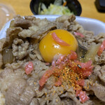 吉野家 - お新香生卵、紅生姜七味少々。俺のいつもの吉野家愛