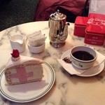 La Glace - レッドクロスケーキとコーヒー