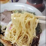 清清らーめん - 麺リフト