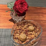 Saucer - 小菓子　ローズヒップと発酵バターのサブレ