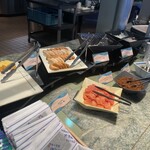 オチェーアノ - 卵焼き、さつま揚げ、しらすのおろし大根和え、明太子、きんぴらごぼう、もずく　焼き海苔、ふりかけも