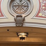 オチェーアノ - 入り口　店名が控えめにさりげなく　美学