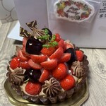 フルーツピークス - 『ダークチェリーとイチゴ』のタルト