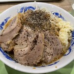 ジャンクガレッジ - ラーメン並、豚２枚マシ、アブラダブル、ニンニクトリプル
