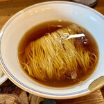 Ramen FeeL - 麺とスープのみ！　醤油香る熱々をいただきます(^｡^)