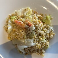 中国料理 花梨 - ズワイ蟹とレタスのチャーハン