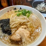 東京豚骨拉麺 藤丸 - ラーメン880円 大盛り＋150円
チャーシューのしぐれごはん 250円