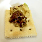 イモキン - 焼きアボカド（バーニャカウダソース）クラッカー添え