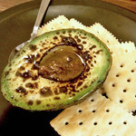 イモキン - 焼きアボカド（バーニャカウダソース）クラッカー添え