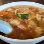 呂山 - 広東麺の醤油バージョンである呂山麺