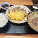 みんなの食堂 - 料理写真:おかず880円+半そば200円