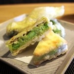和み茶屋 - コレ、美味しい！クラッカーに半殺しの枝豆ペーストをはさんで揚げたもの
