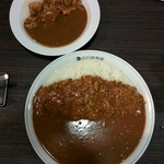 CoCo壱番屋 - 普通の唐揚げカレーと、ポークカレー