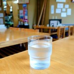 やぶ善 - 着席後すぐに提供してくれる、冷たいお水。