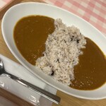 アーリオ・オーリオ - あいがけカレー
（薬膳＆米みそキーマ）
1100円
