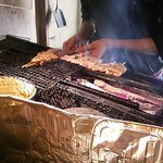 関内もつ肉店 - 2014年9月：やきとん焼き中！