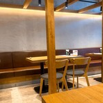 うなぎ くろ義 - 店内はシックでとてもモダンです(o^^o)